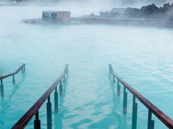 ICELAND AT A GLANCE AURORA - Image 4